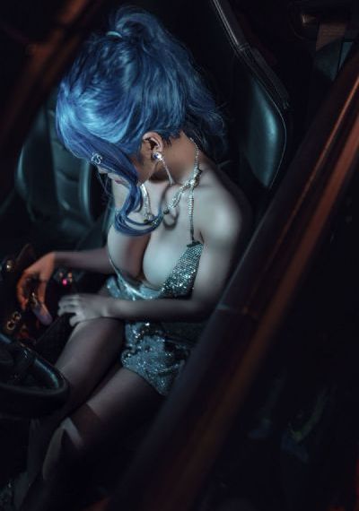 美女露着奶头光胸光屁屁动态图_HD免费在线播放