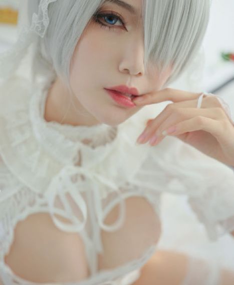 男人手伸进美女内衣揉我胸的视频_BD韩语影视在线观看