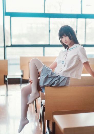 欧美白丝无内美女_720日韩免费观看