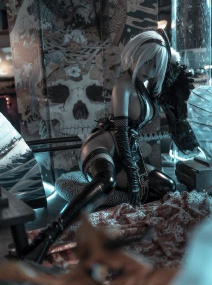 欧美夜店露背晚礼服_4K免费在线播放